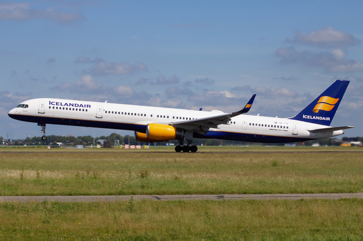 TF-FIX, Icelandair (Samoloty » Spotting na Schiphol » Boeing 757-300)