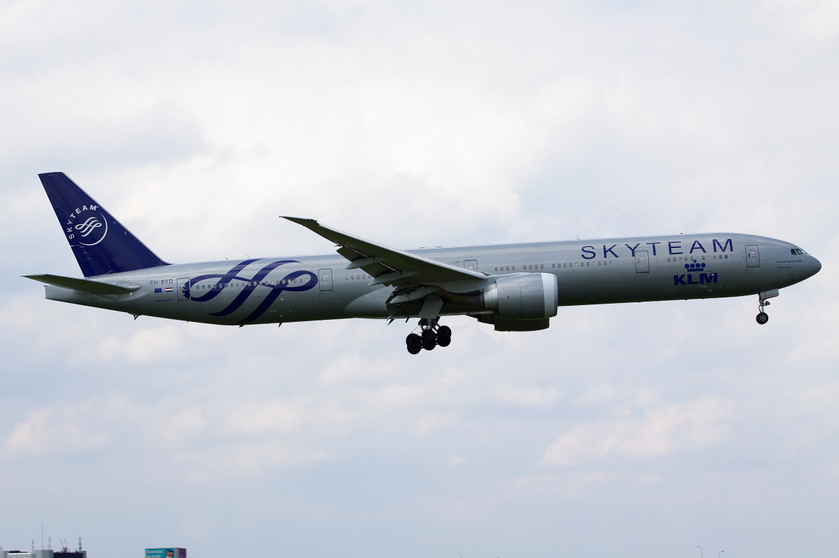 PH-BVD (SkyTeam livery) (Aircraft » Schiphol Spotting » Boeing 777-300ER » KLM Royal Dutch Airlines)