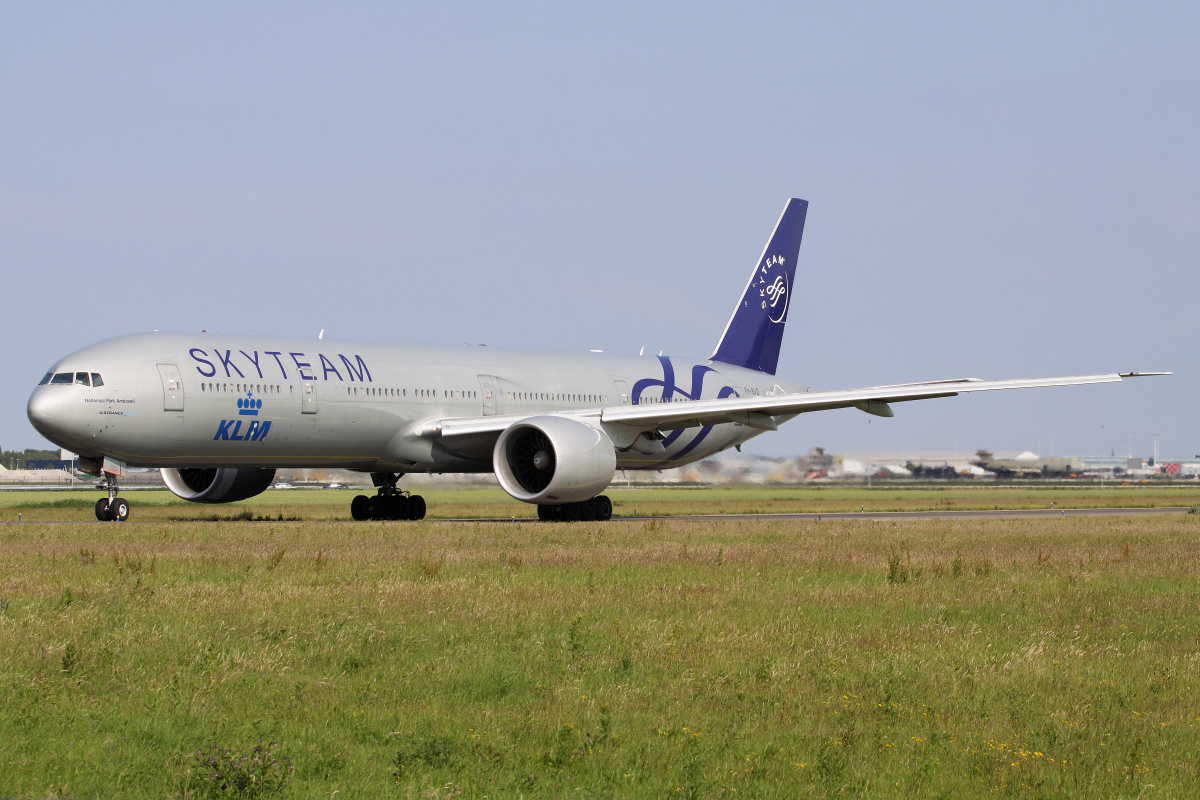 PH-BVD (SkyTeam livery) (Aircraft » Schiphol Spotting » Boeing 777-300ER » KLM Royal Dutch Airlines)