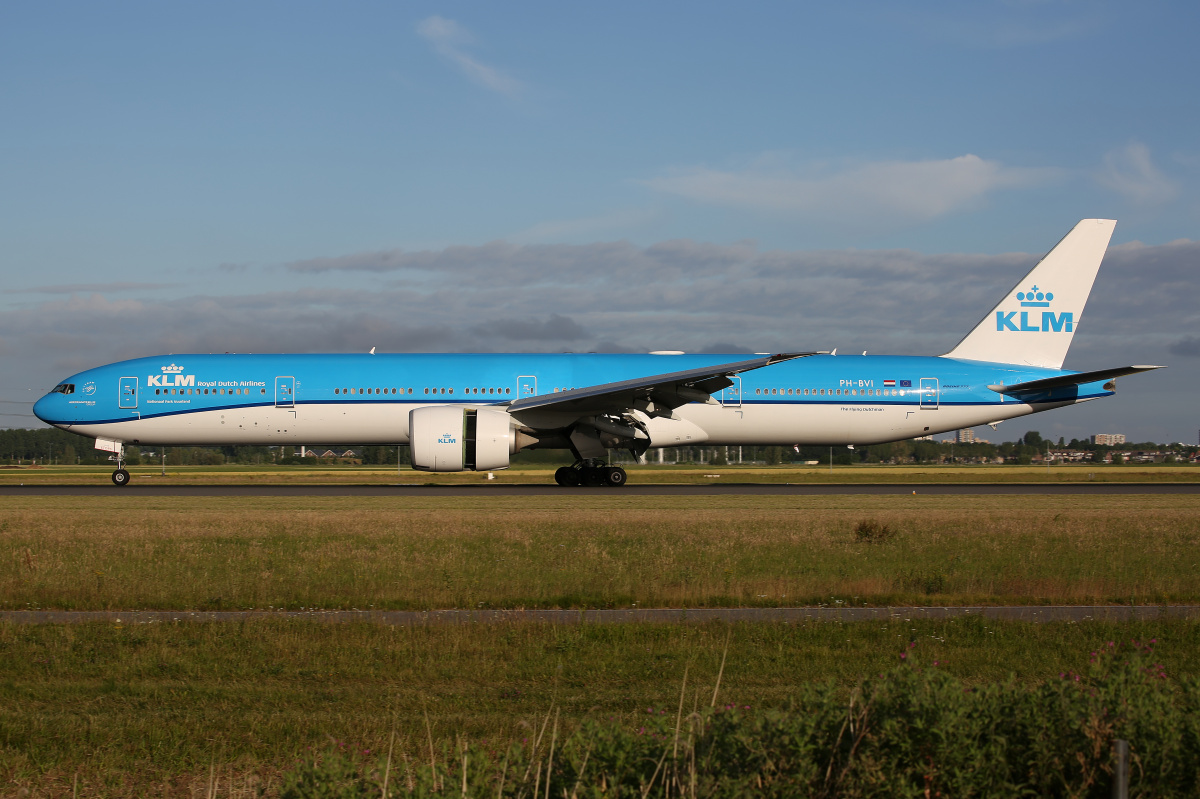 PH-BVI (nowe malowanie) (Samoloty » Spotting na Schiphol » Boeing 777-300ER » KLM Royal Dutch Airlines)