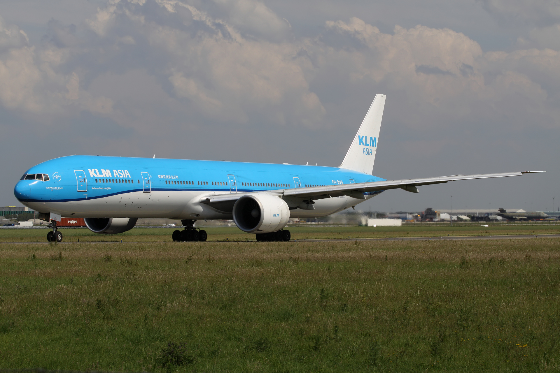 PH-BVB (malowanie KLM Asia) (Samoloty » Spotting na Schiphol » Boeing 777-300ER » KLM Royal Dutch Airlines)