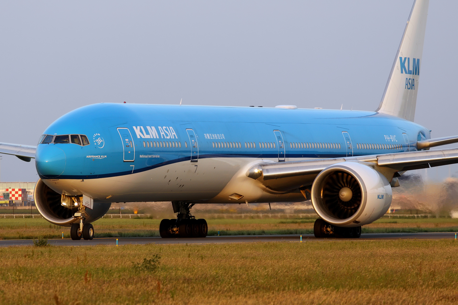 PH-BVC (malowanie KLM Asia) (Samoloty » Spotting na Schiphol » Boeing 777-300ER » KLM Royal Dutch Airlines)