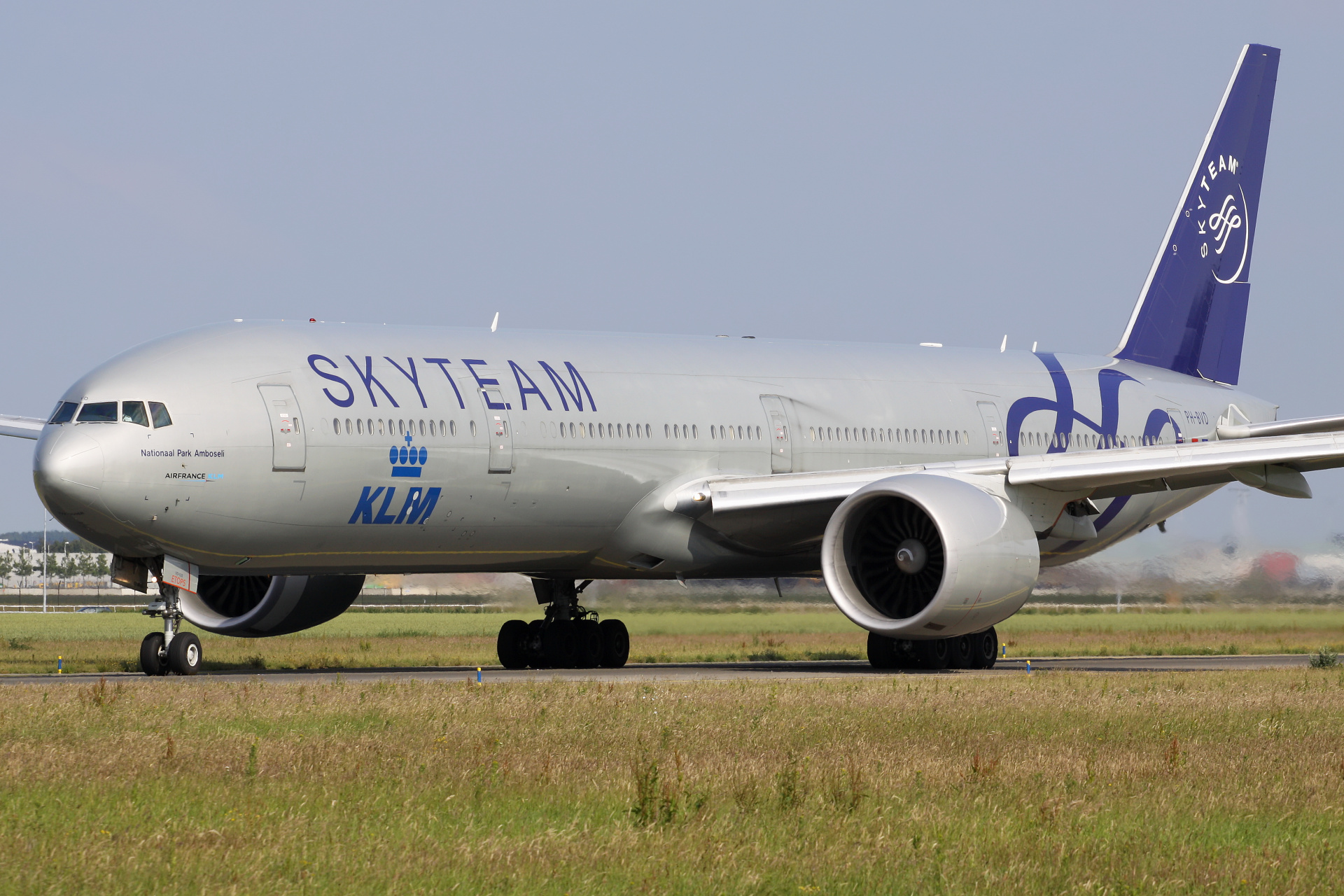 PH-BVD (malowanie SkyTeam) (Samoloty » Spotting na Schiphol » Boeing 777-300ER » KLM Royal Dutch Airlines)