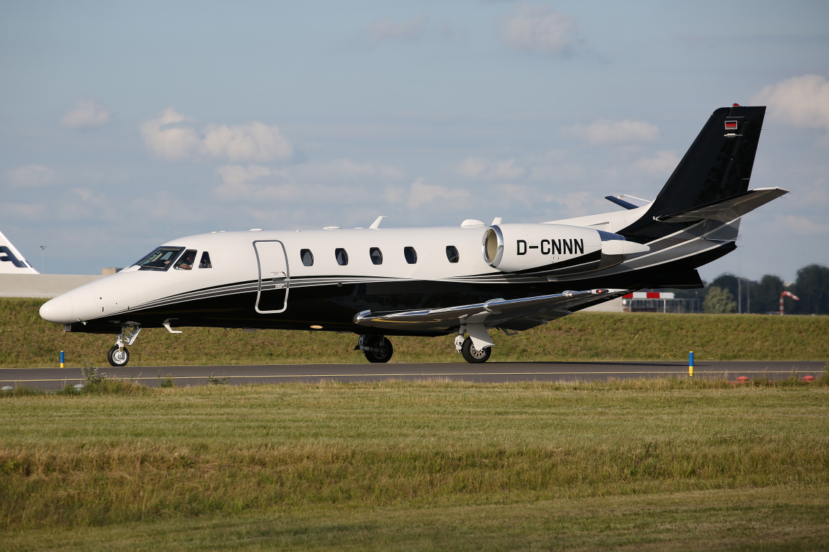 D-CNNN, DC Aviation (Samoloty » Spotting na Schiphol » Cessna 560XL Citation Excel)