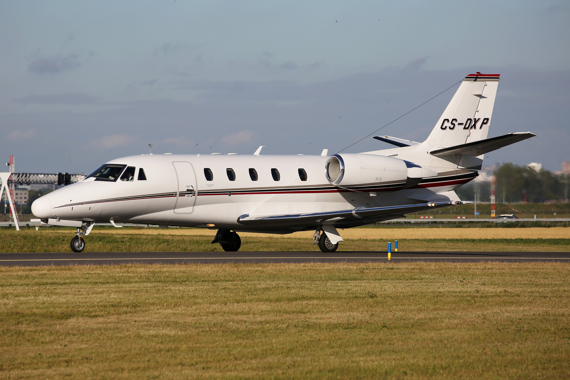 XLS, CS-DXP, NetJets Europe (Aircraft » Schiphol Spotting » Cessna 560XL Citation Excel)