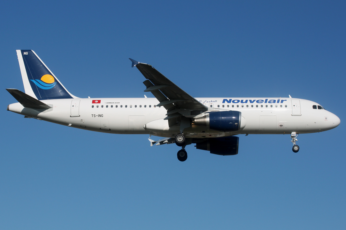 TS-ING (Aircraft » EPWA Spotting » Airbus A320-200 » Nouvelair)