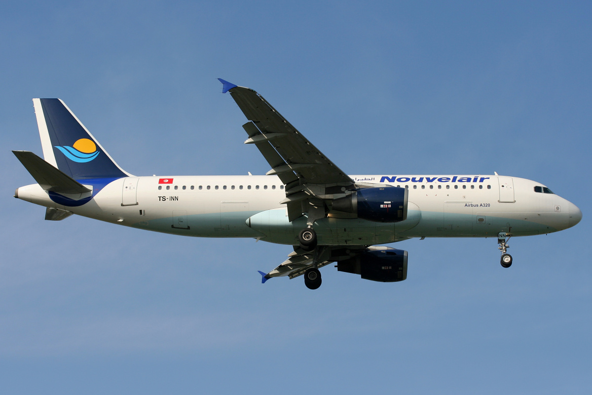 TS-INN (Aircraft » EPWA Spotting » Airbus A320-200 » Nouvelair)