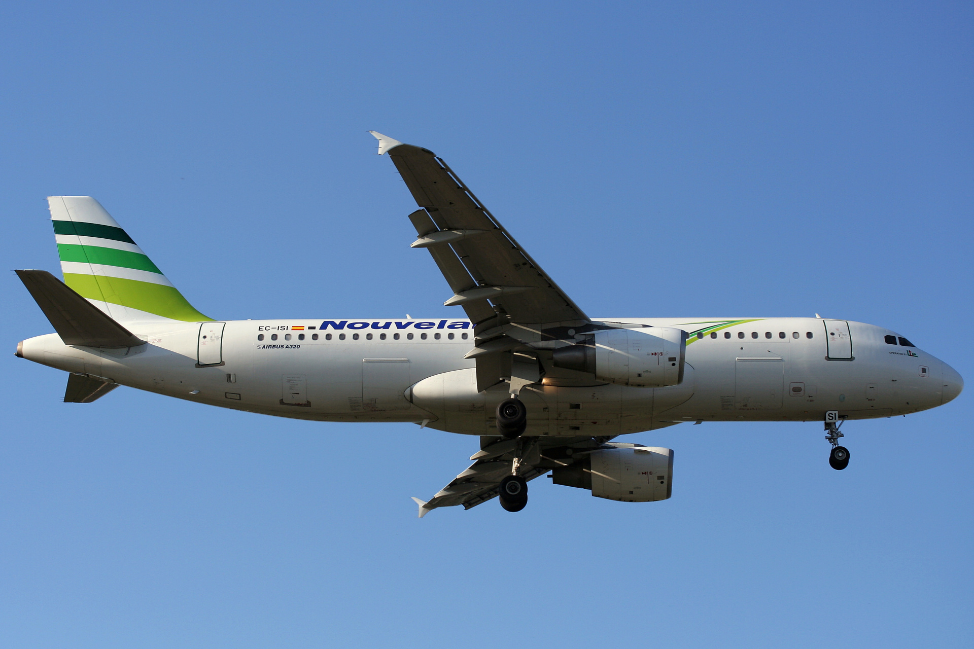 EC-ISI (LTE International Airways) (Samoloty » Spotting na EPWA » Airbus A320-200 » Nouvelair)