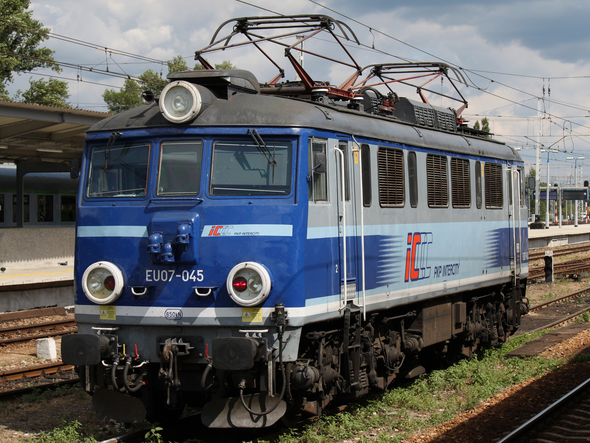 EU07-045 (Pojazdy » Pociągi i lokomotywy » Pafawag 4E)