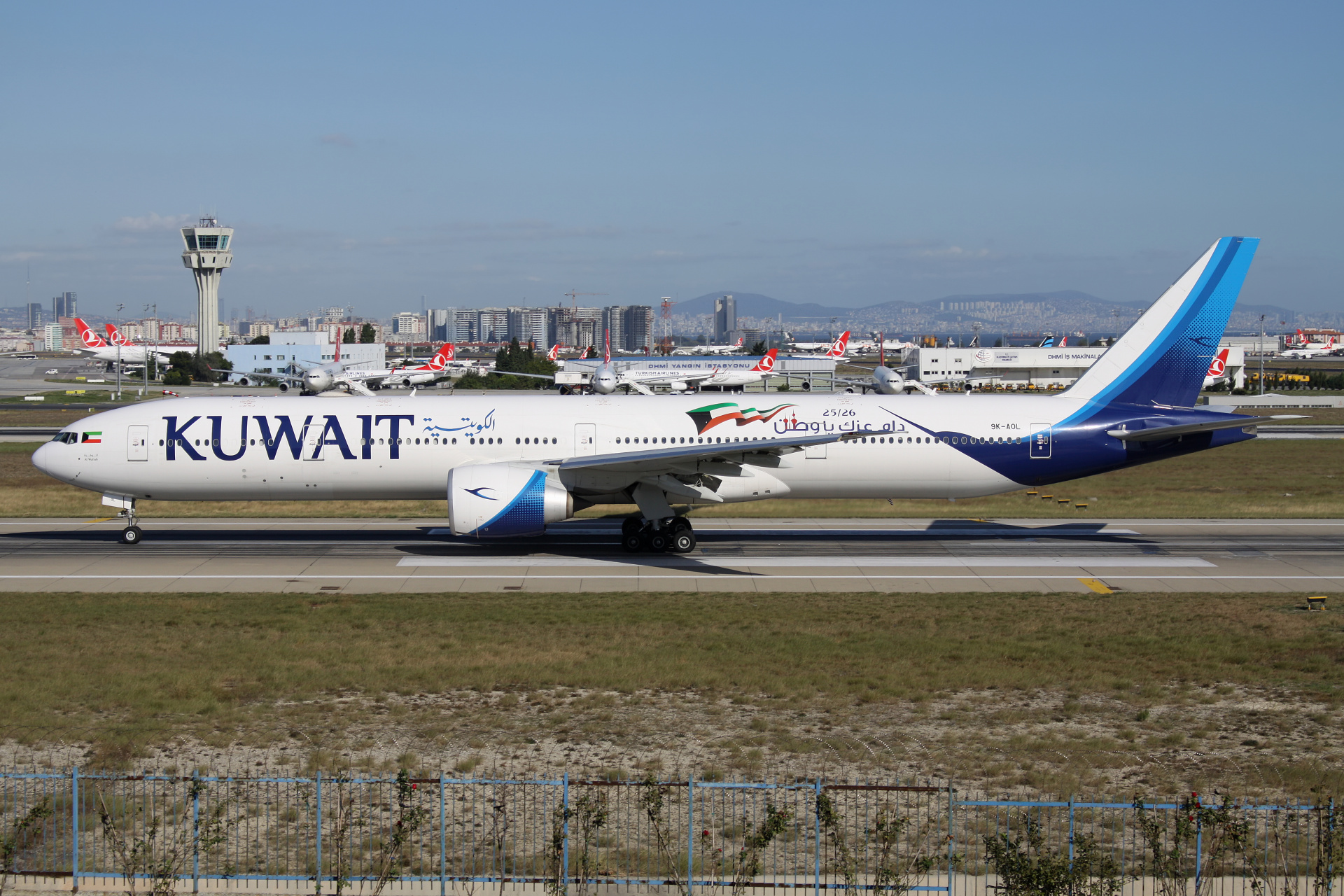 9K-AOL, Kuwait Airways (Samoloty » Port Lotniczy im. Atatürka w Stambule » Boeing 777-300ER)