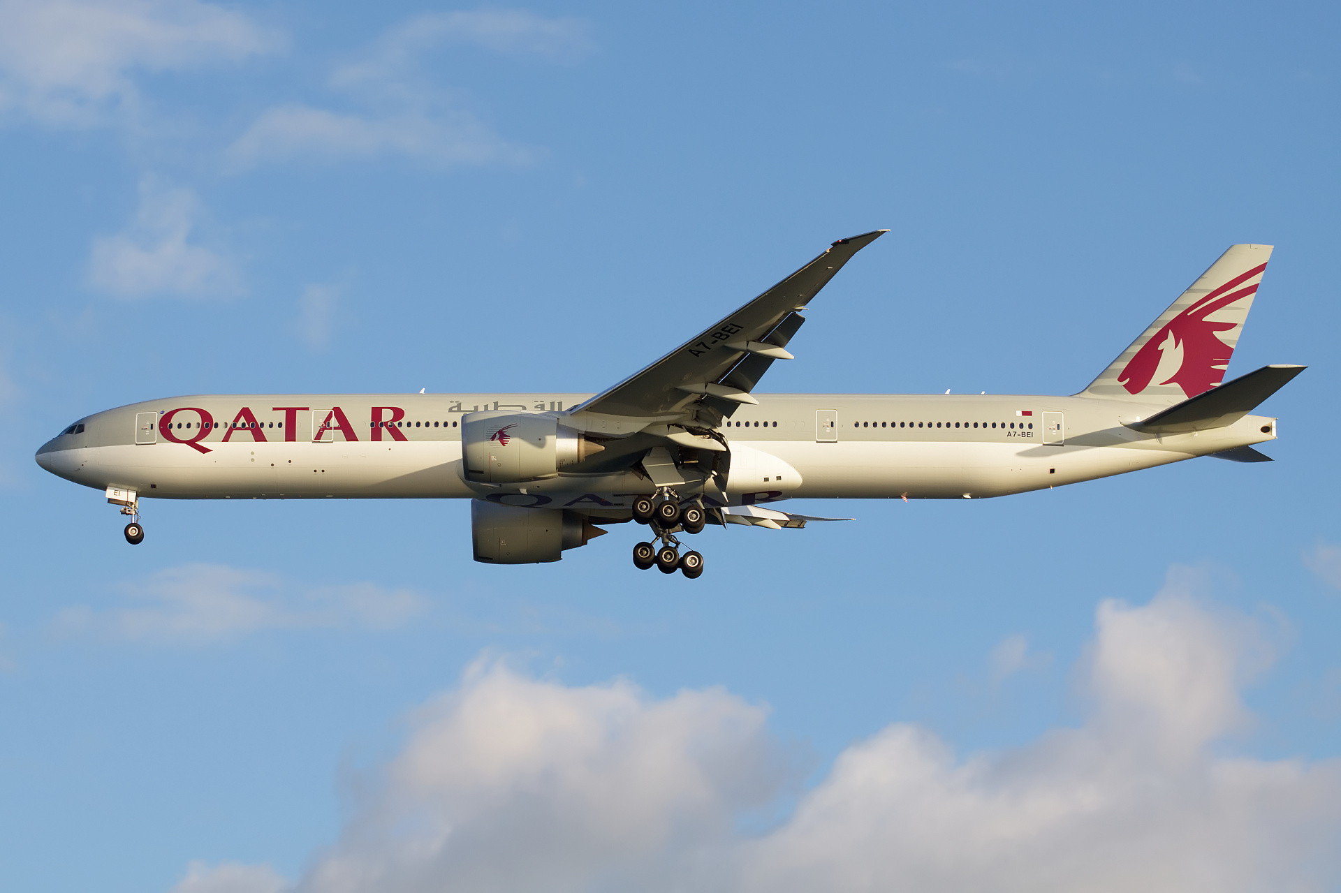 A7-BEI, Qatar Airways (Samoloty » Port Lotniczy im. Atatürka w Stambule » Boeing 777-300ER)