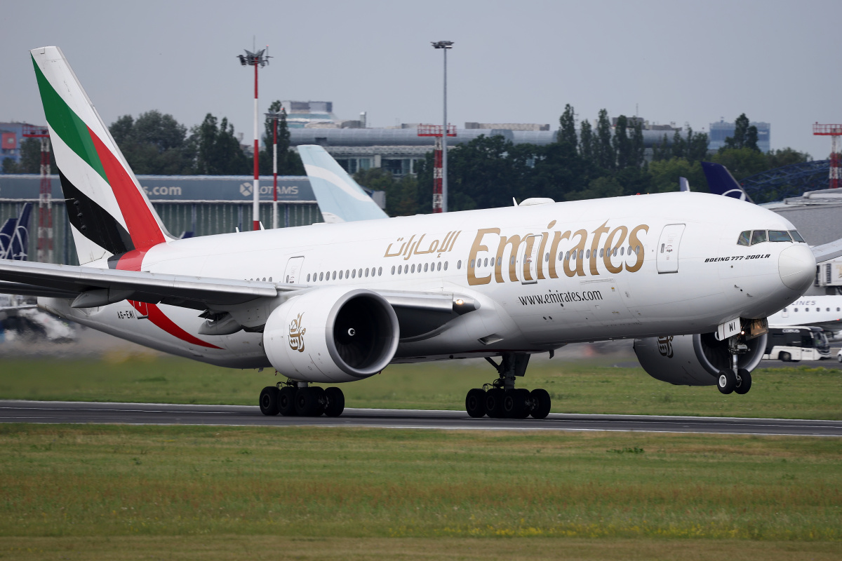 A6-EWI (Aircraft » EPWA Spotting » Boeing 777-200LR » Emirates)