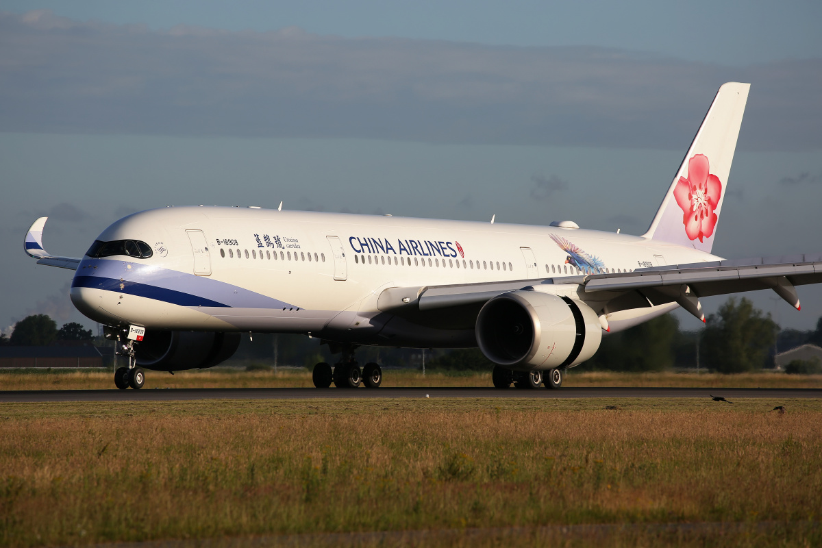 B-18908, China Airlines ("Urocissa caerulea" - Taiwan Blue Magpie livery)