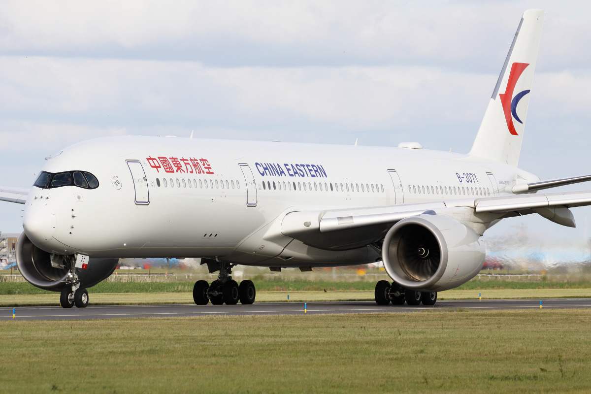 B-307Y, China Eastern Airlines (Samoloty » Spotting na Schiphol » Airbus A350-900)