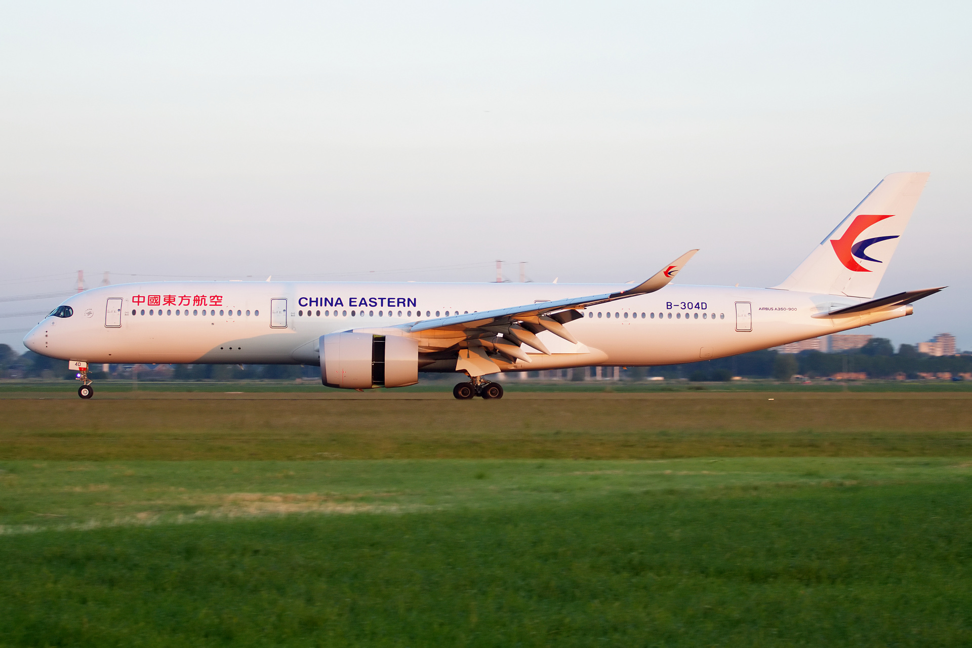 B-304D, China Eastern Airlines (Samoloty » Spotting na Schiphol » Airbus A350-900)