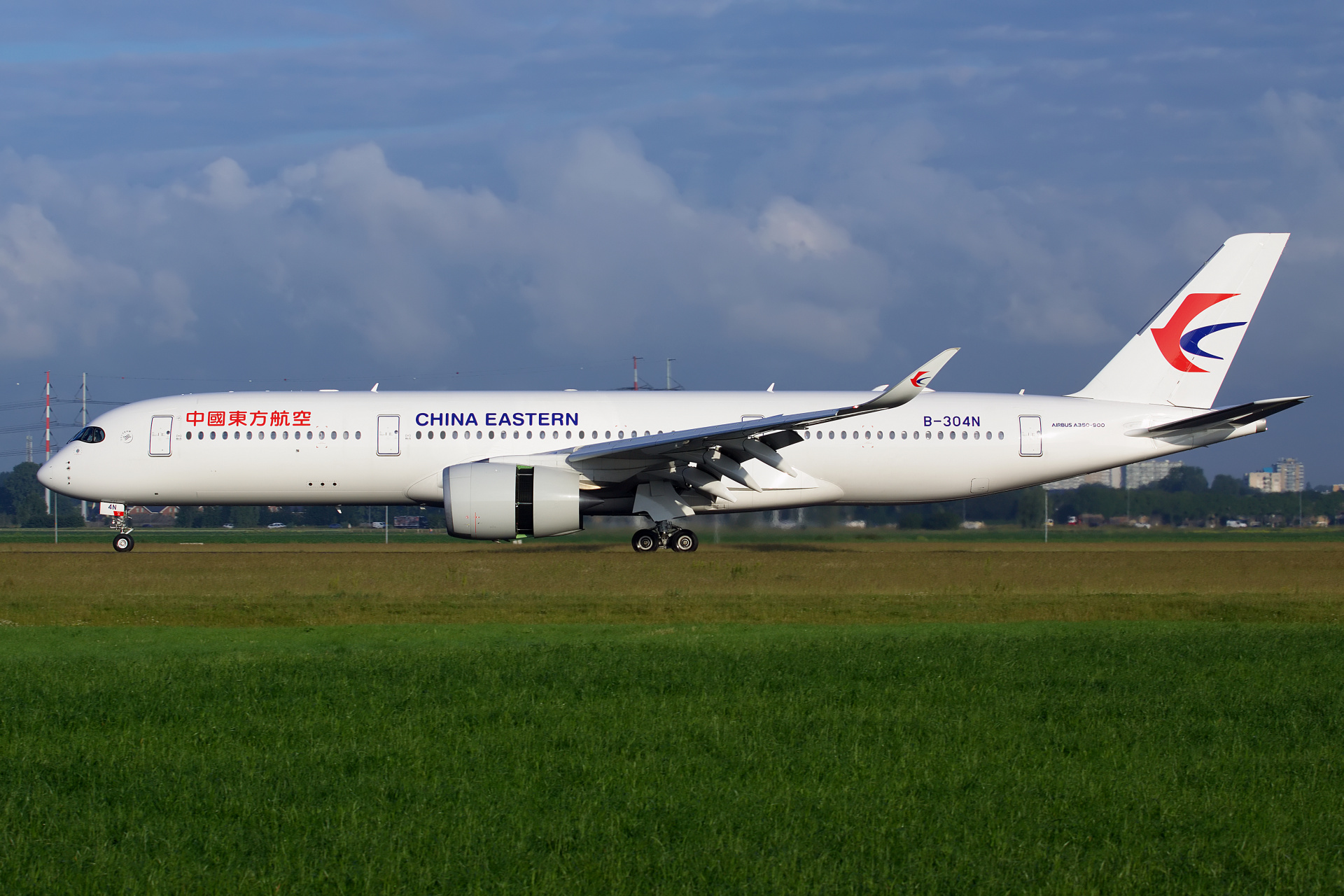 B-304N, China Eastern Airlines (Samoloty » Spotting na Schiphol » Airbus A350-900)