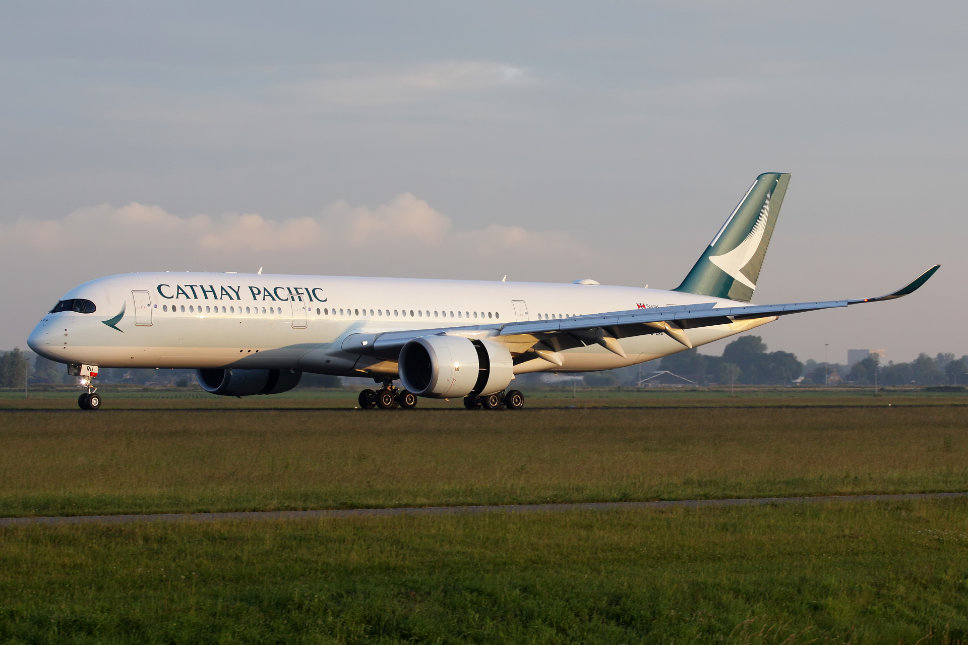 B-LRU, Cathay Pacific (Aircraft » Schiphol Spotting » Airbus A350-900)