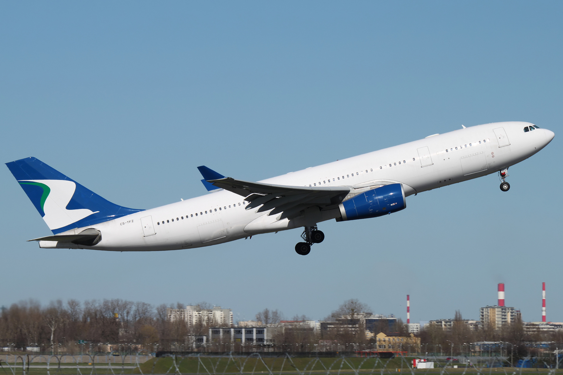 CS-TFZ (Samoloty » Spotting na EPWA » Airbus A330-200 » Hi Fly)