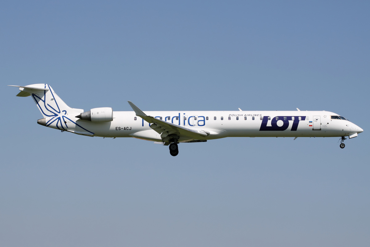 ES-ACJ (LOT Polish Airlines - Nordica hybrid livery)