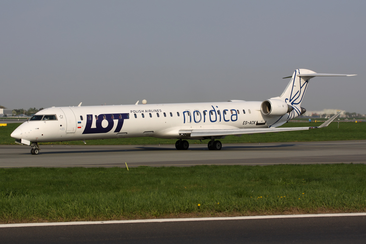 ES-ACK (LOT Polish Airlines - Nordica hybrid livery) (Aircraft » EPWA Spotting » Mitsubishi Regional Jet » CRJ-900 » Nordica)