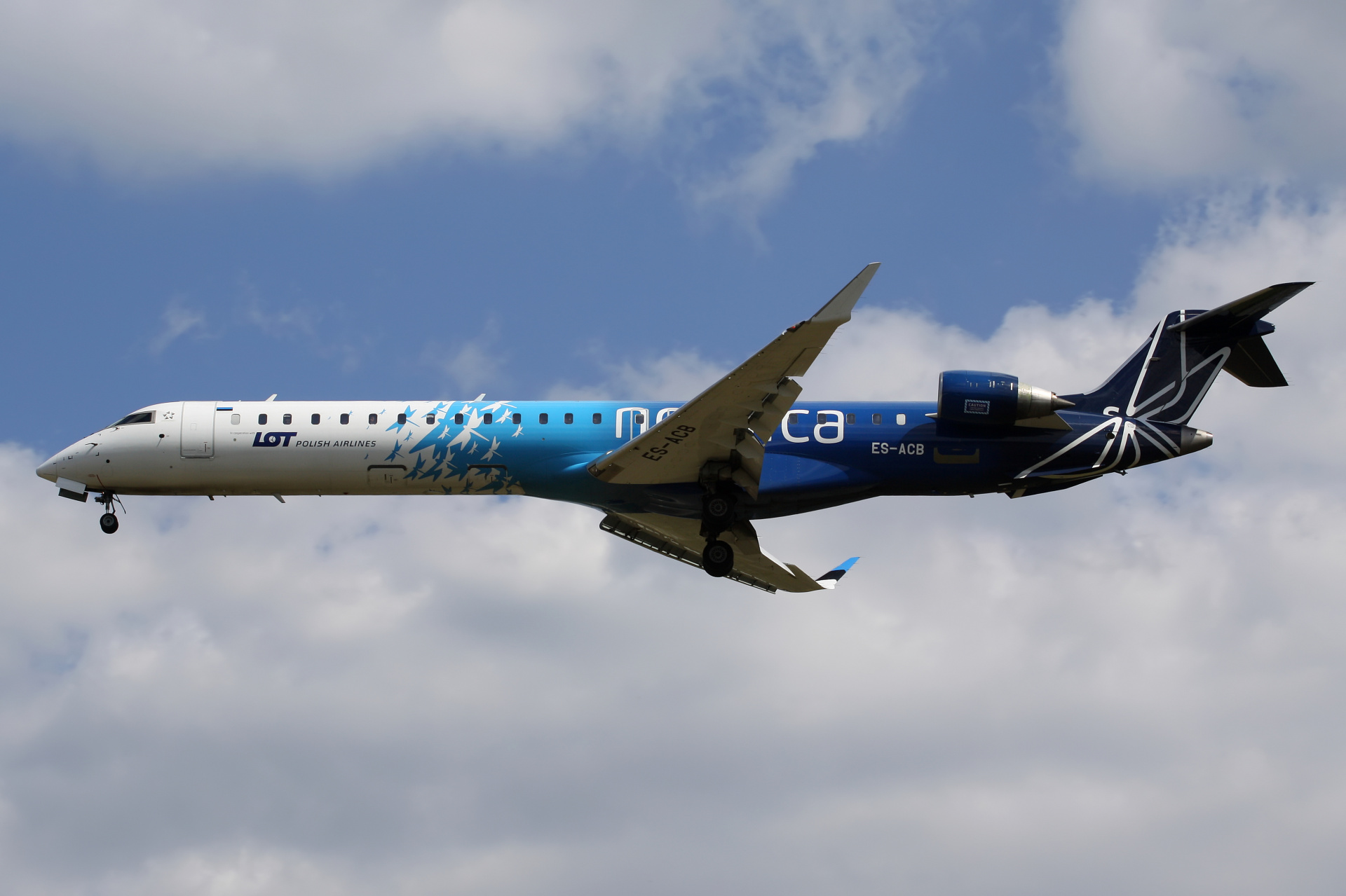 ES-ACB (LOT Polish Airlines) (Aircraft » EPWA Spotting » Mitsubishi Regional Jet » CRJ-900 » Nordica)