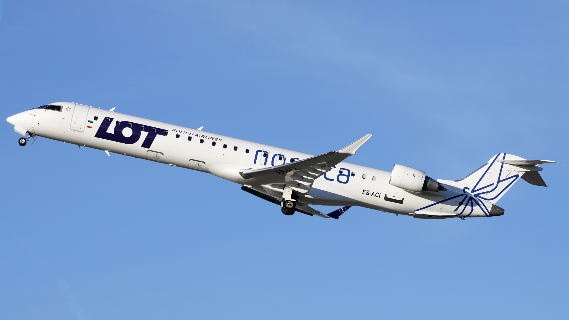ES-ACI (LOT Polish Airlines - Nordica hybrid livery) (Aircraft » EPWA Spotting » Mitsubishi Regional Jet » CRJ-900 » Nordica)