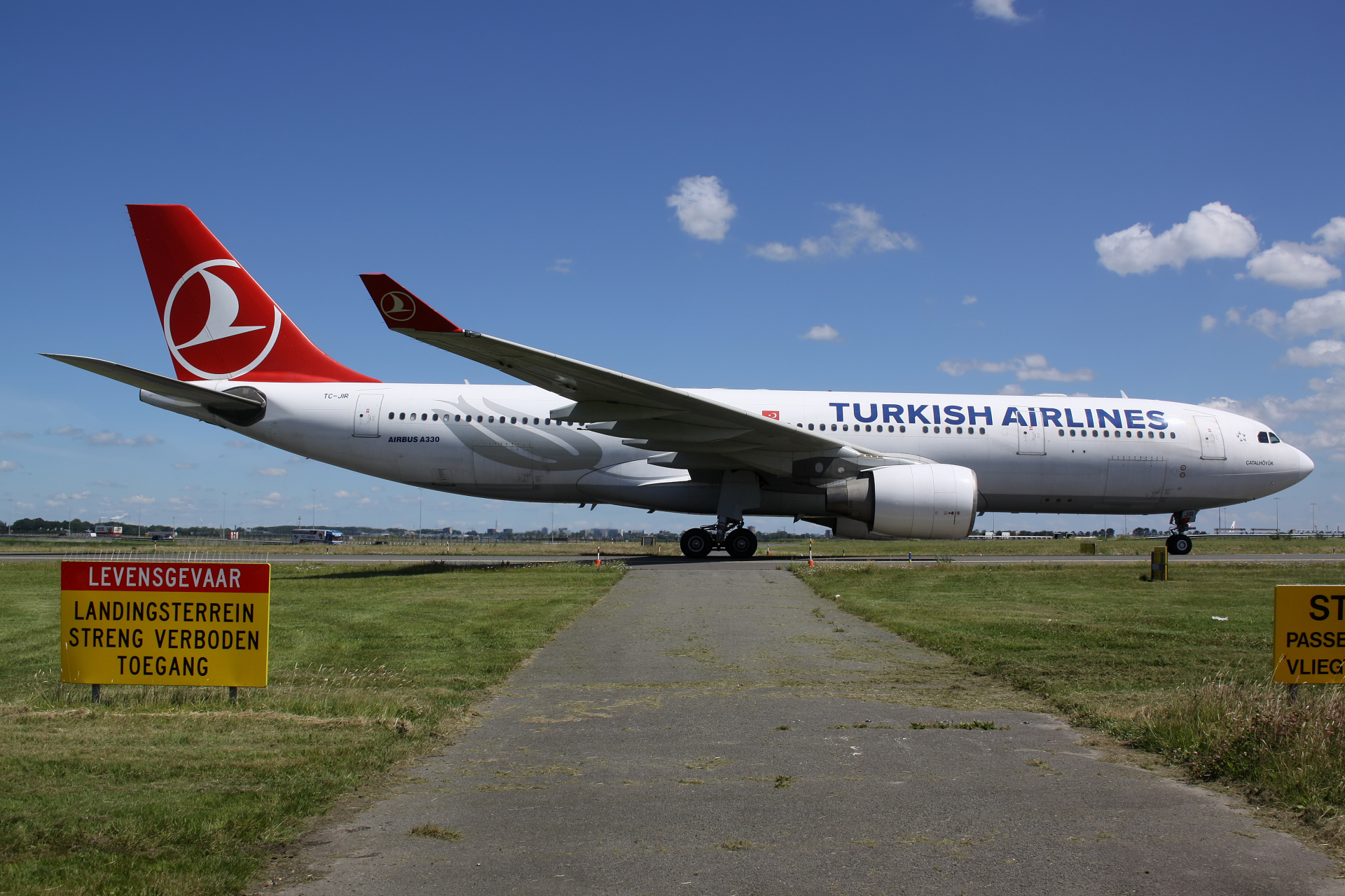 TC-JIR (Aircraft » Schiphol Spotting » Airbus A330-200 » THY Turkish Airlines)