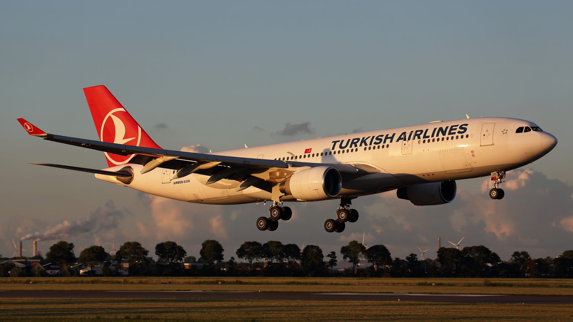 TC-JIS (Aircraft » Schiphol Spotting » Airbus A330-200 » THY Turkish Airlines)