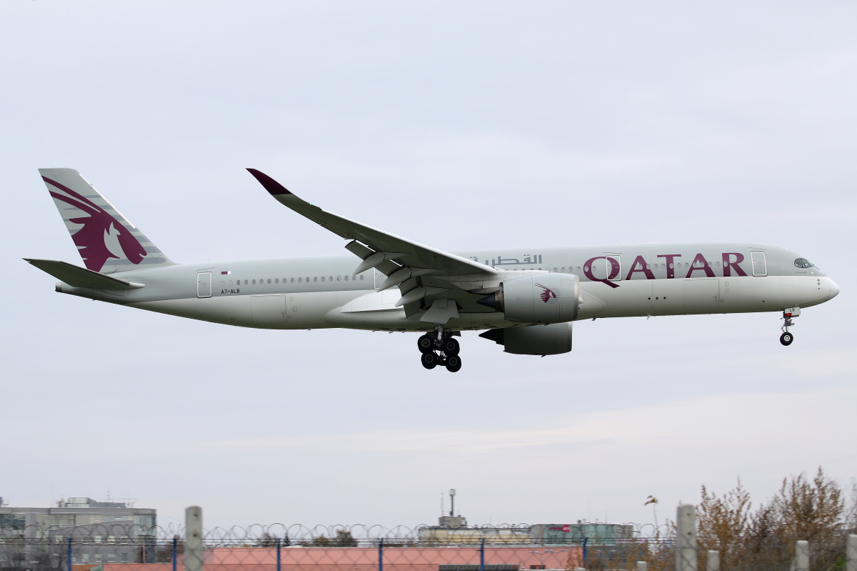 A7-ALB (Samoloty » Spotting na EPWA » Airbus A350-900 » Qatar Airways)