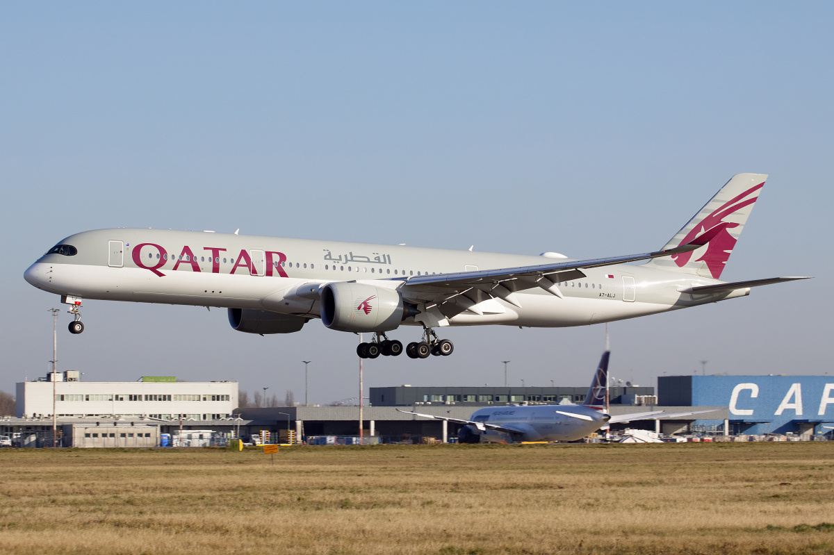 A7-ALJ (Aircraft » EPWA Spotting » Airbus A350-900 » Qatar Airways)