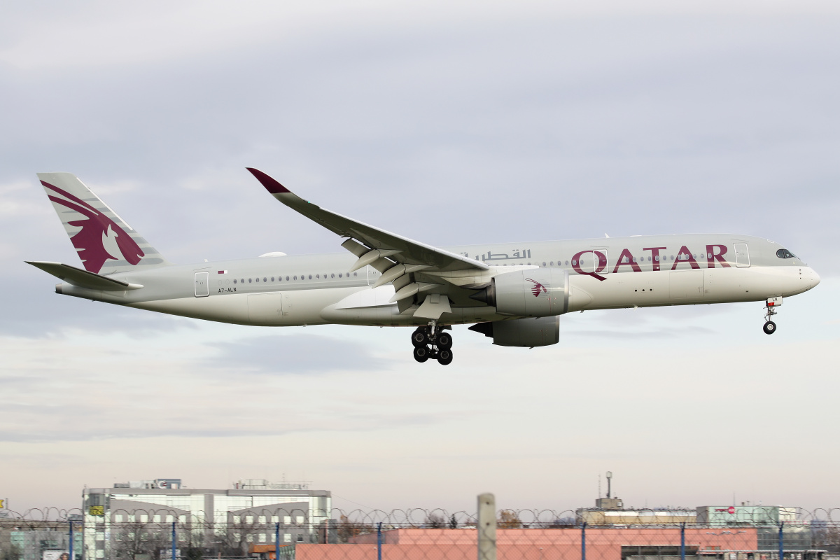 A7-ALN (Samoloty » Spotting na EPWA » Airbus A350-900 » Qatar Airways)
