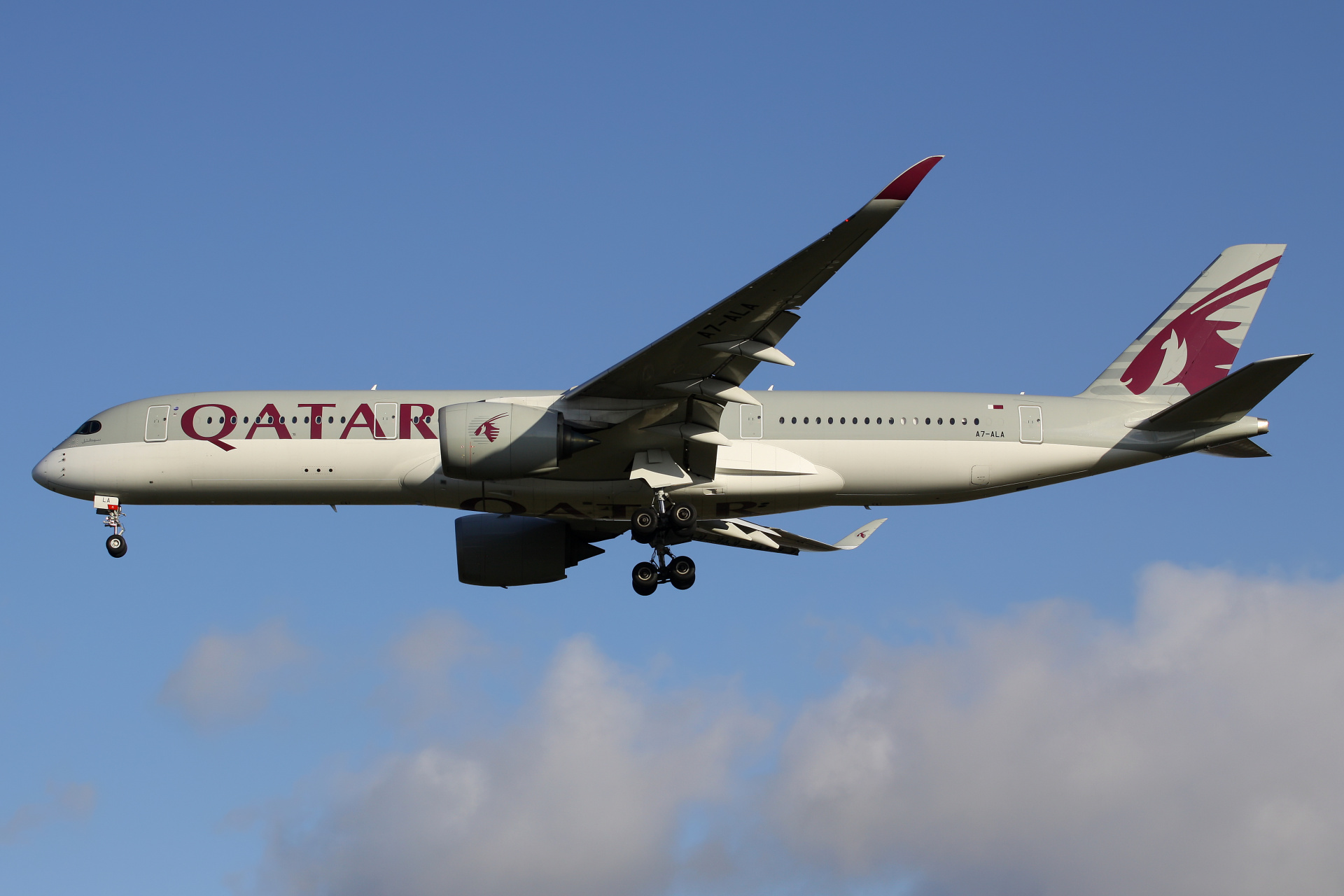 A7-ALA (Samoloty » Spotting na EPWA » Airbus A350-900 » Qatar Airways)
