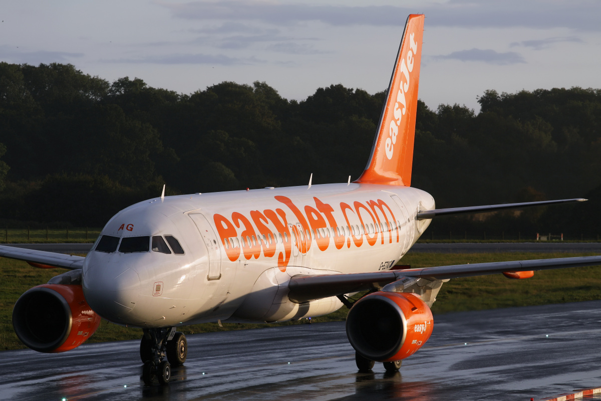 Airbus A319-100, G-EZAG, EasyJet (Aircraft » London Luton)