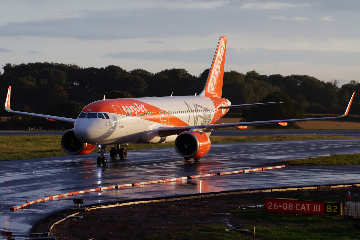 Airbus A320neo, G-UZHA, EasyJet (malowanie NEO)