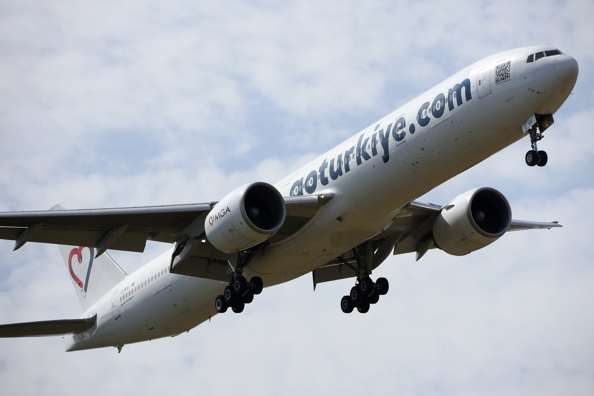 TC-MGG (Aircraft » EPWA Spotting » Boeing 777-300ER » Mavi Gök Airlines)
