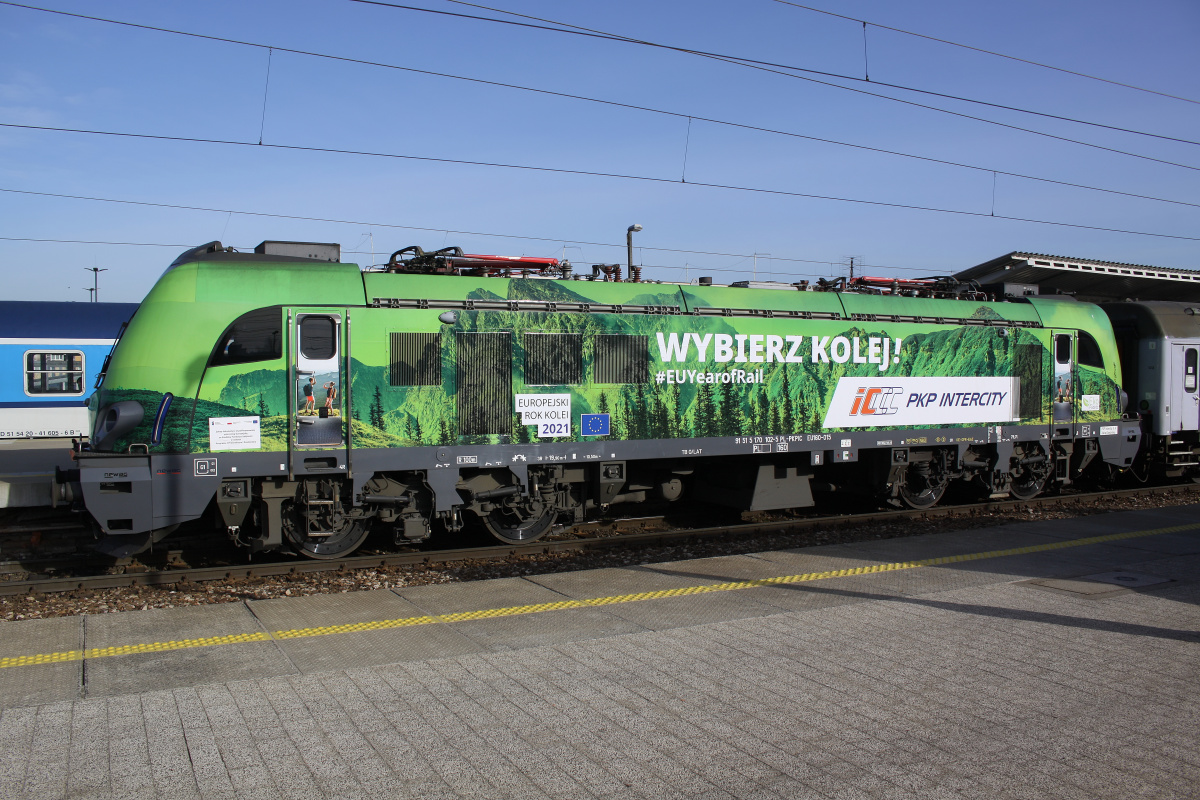 E4DCU EU160-015 ("European Year of the Rail 2021" wrap) (Vehicles » Trains and Locomotives » Newag Griffin)