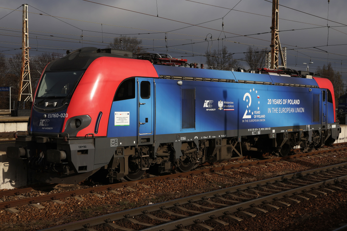 E4DCU EU160-020 ("20 years of Poland in the European Union" wrap) (Vehicles » Trains and Locomotives » Newag Griffin)