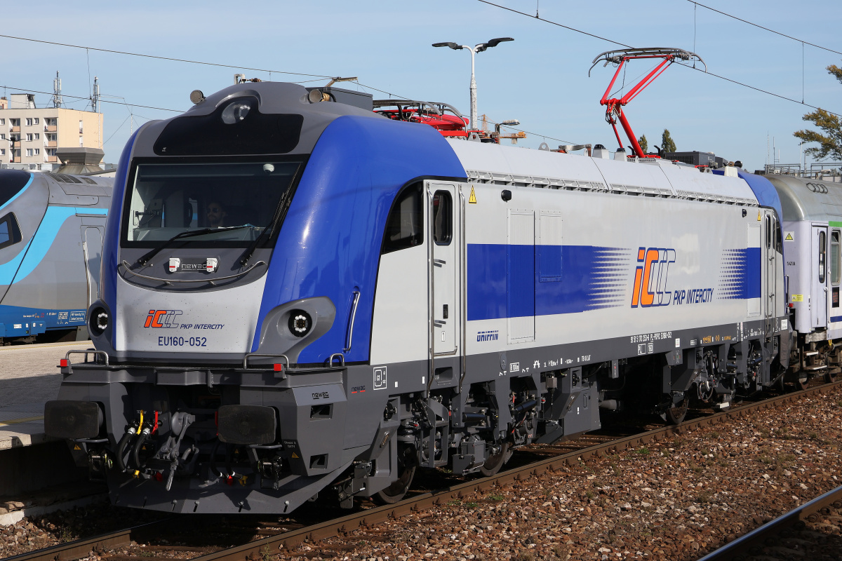 E4DCU EU160-052 (Vehicles » Trains and Locomotives » Newag Griffin)