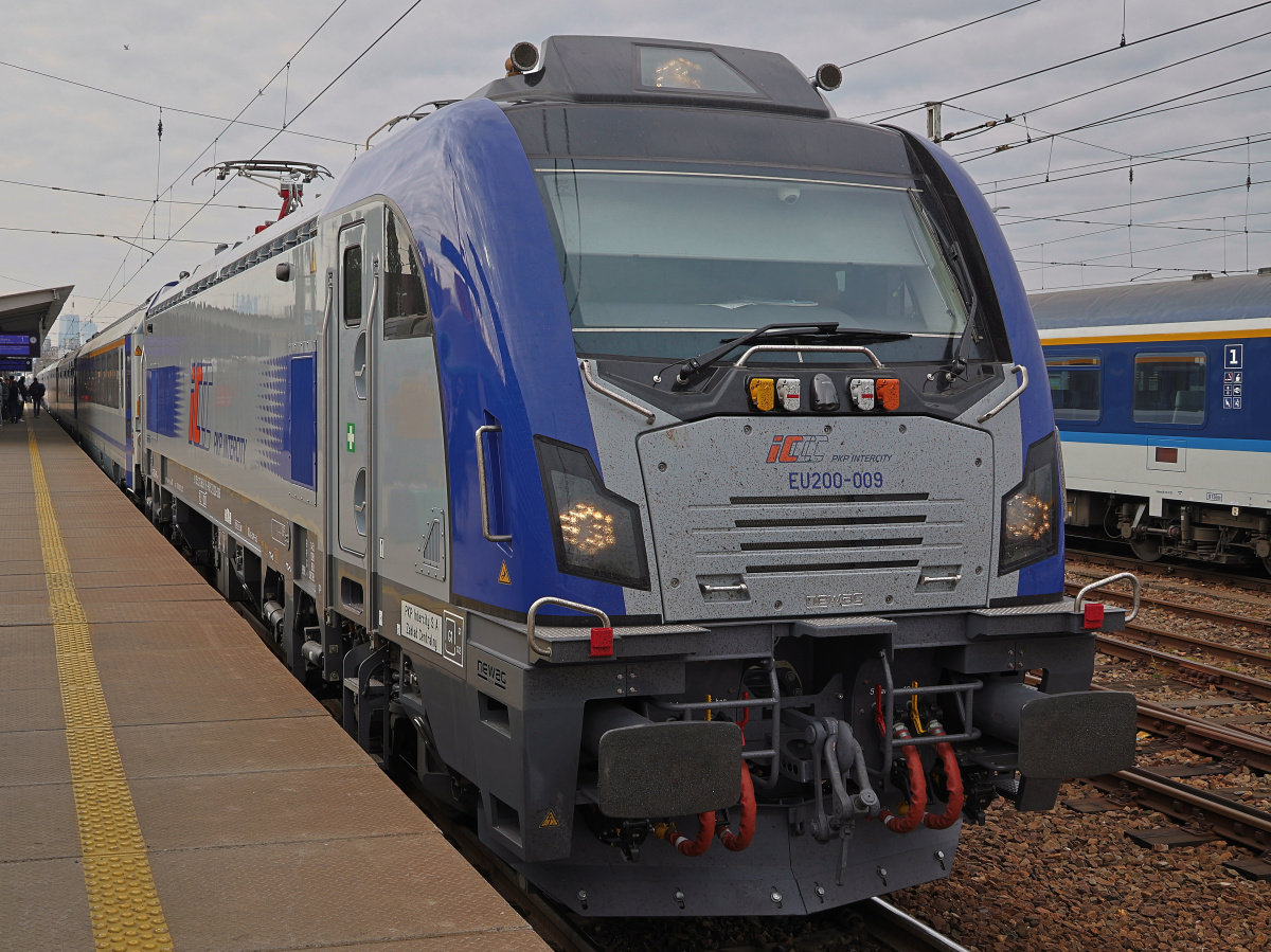 E4MSUa EU200-009 (Vehicles » Trains and Locomotives » Newag Griffin)