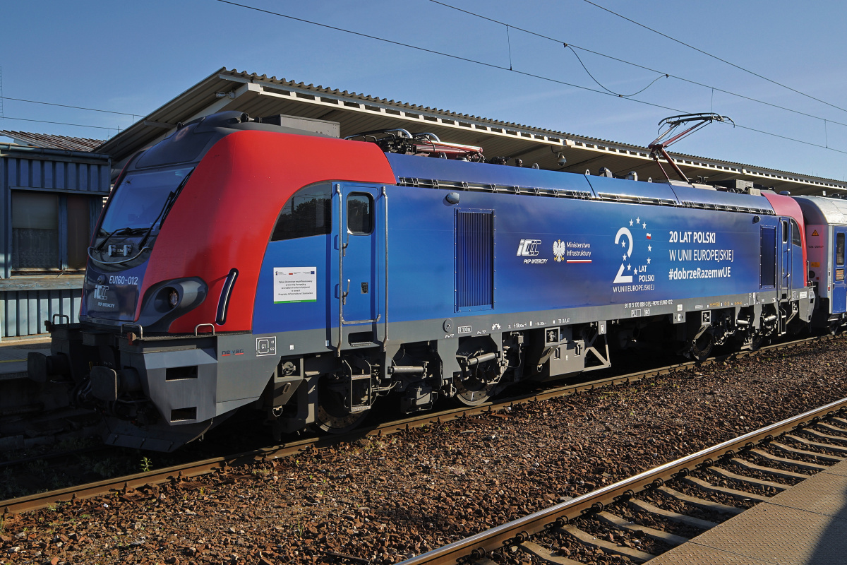 E4DCU EU160-012 ("20 years of Poland in the European Union" wrap) (Vehicles » Trains and Locomotives » Newag Griffin)