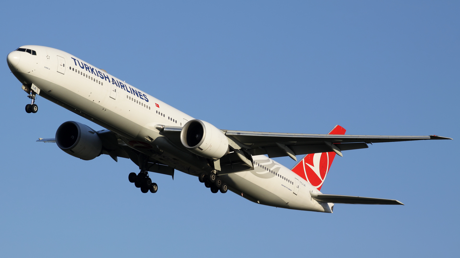 TC-LJE (Aircraft » EPWA Spotting » Boeing 777-300ER » THY Turkish Airlines)