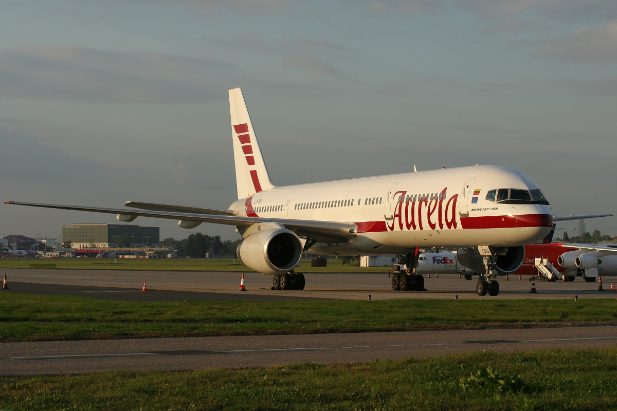 LY-SKJ (Samoloty » Spotting na EPWA » Boeing 757-200 » Aurela)