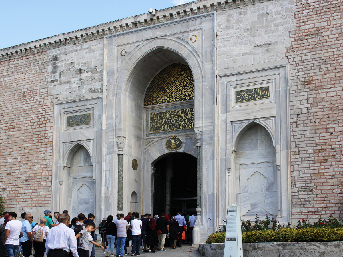 Topkapi Palace - Imperial Gate and Fountain of Ahmed III (Travels » Istanbul)