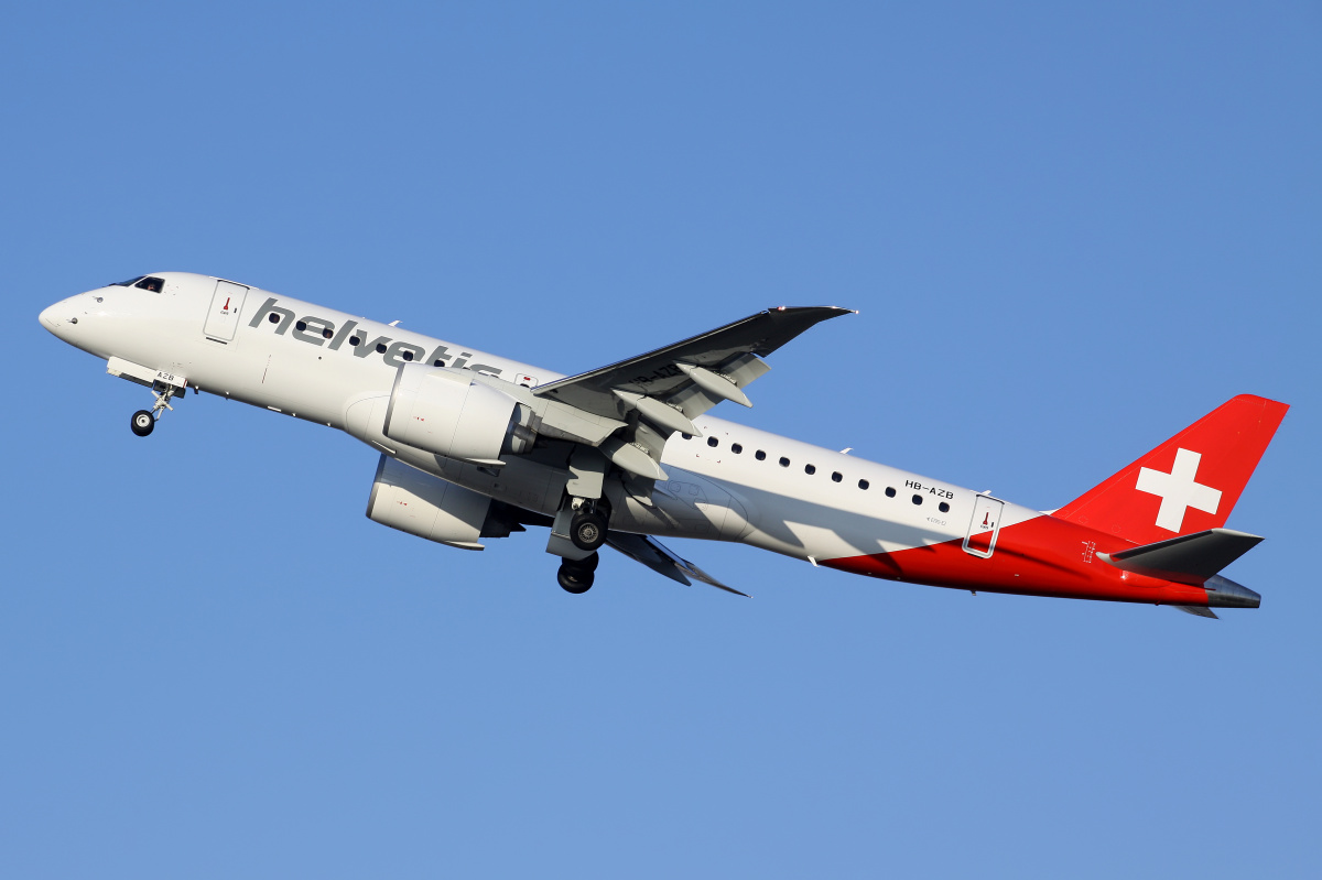 HB-AZB, Helvetic Airways (Aircraft » EPWA Spotting » Embraer E190-E2 (E190-300))