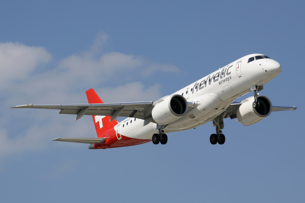 HB-AZC, Helvetic Airways (Aircraft » EPWA Spotting » Embraer E190-E2 (E190-300))