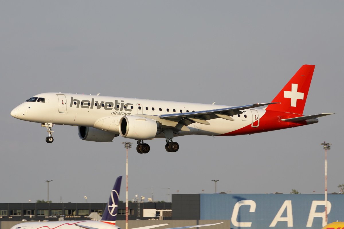 HB-AZD, Helvetic Airways (Samoloty » Spotting na EPWA » Embraer E190-E2)