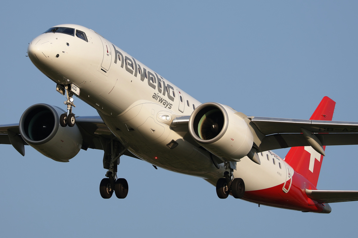 HB-AZG, Helvetic Airways (Aircraft » EPWA Spotting » Embraer E190-E2 (E190-300))