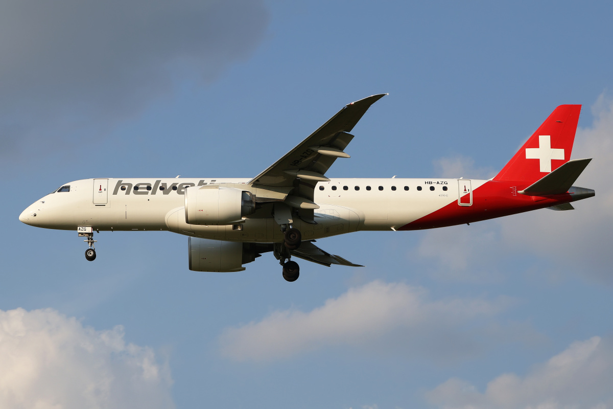 HB-AZG, Helvetic Airways (Aircraft » EPWA Spotting » Embraer E190-E2)