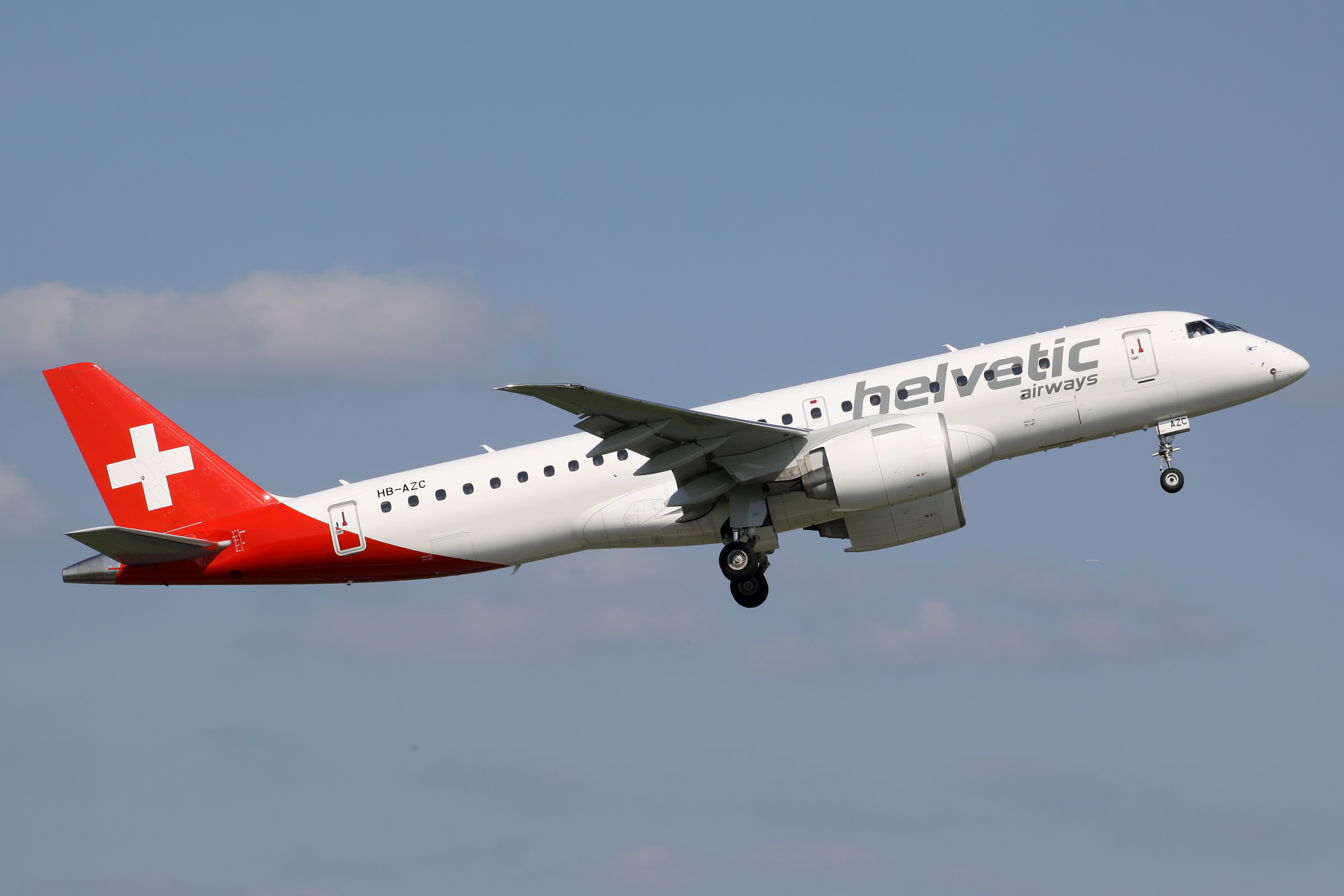 HB-AZC, Helvetic Airways (Samoloty » Spotting na EPWA » Embraer E190-E2)