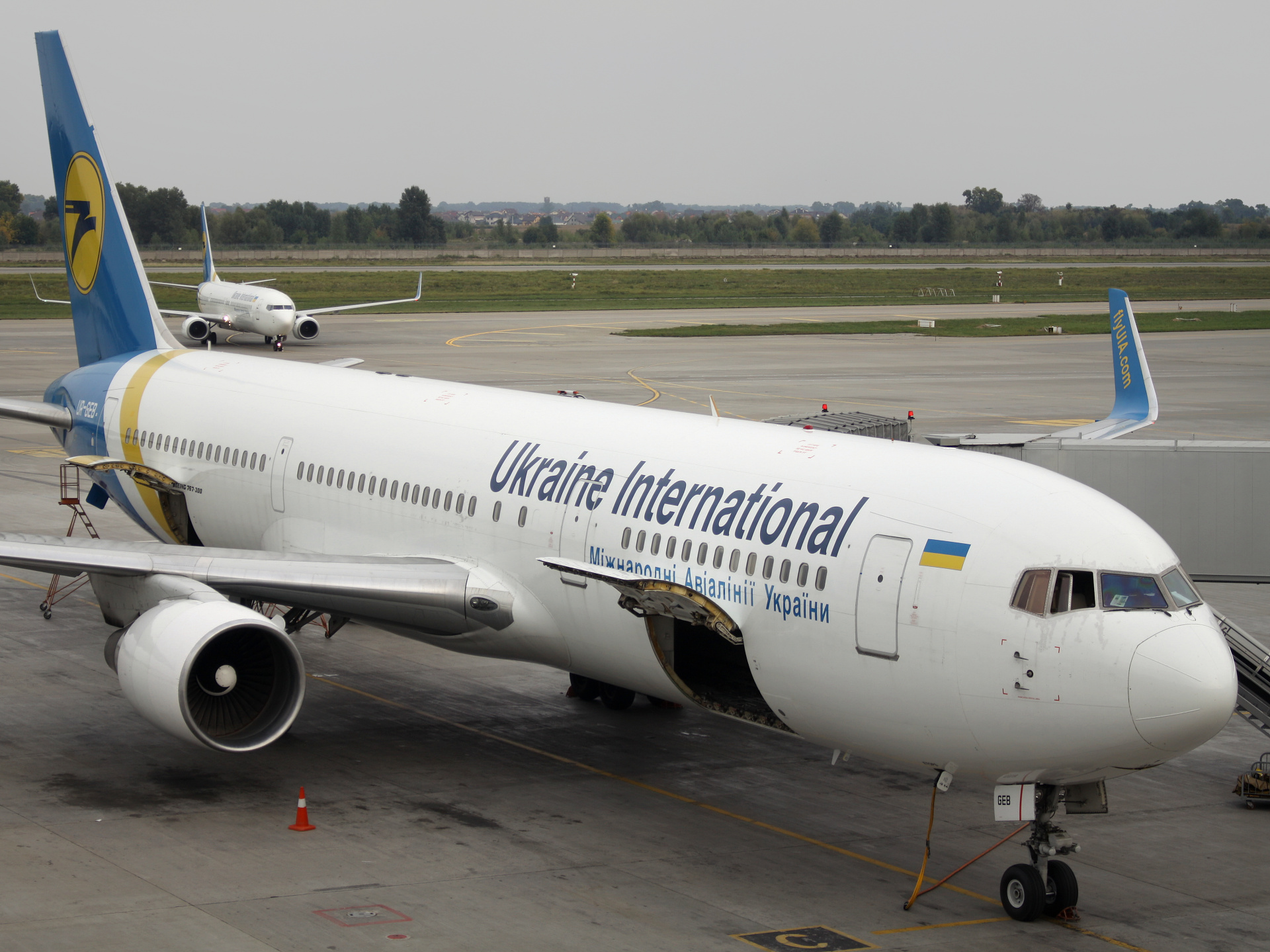 UR-GEB, Ukraine International Airlines (Samoloty » Kijów Boryspol » Boeing 767-300ER)